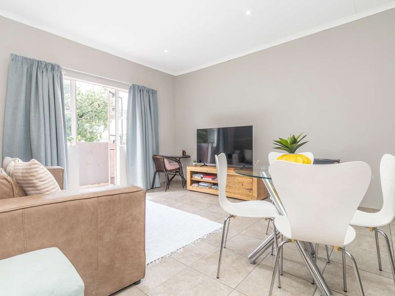 Perfect Starter Home or Investment – 2-Bedroom Apartment in Prime Location - Photo 2