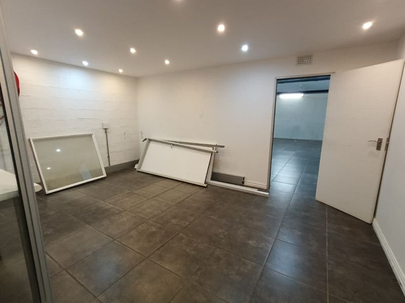 High Visibility | Prime Location | Move-In Ready – 259m2 - Photo 8