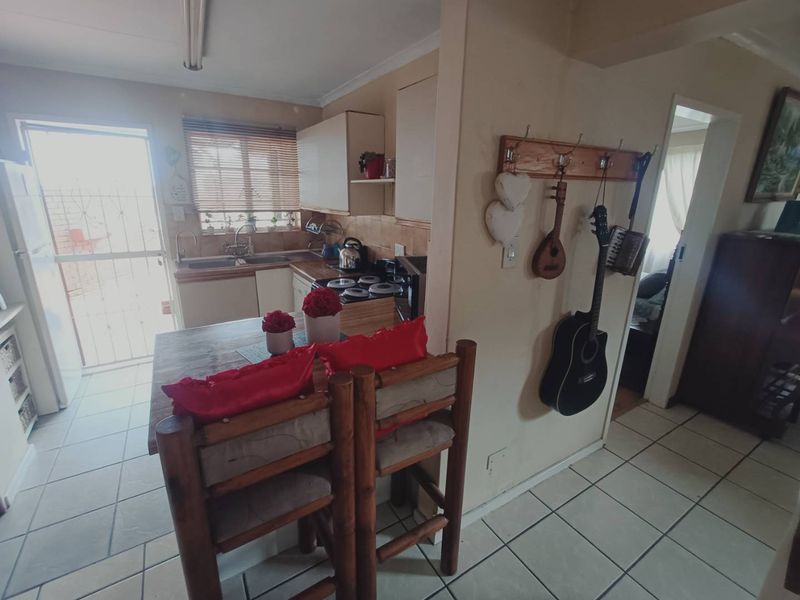 BEAUTIFUL FAMILY HOUSE FOR SALE IN ZWARTKOP!!!! - Photo 8
