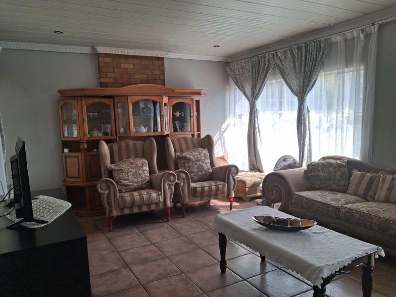 3 Bedroom House For Sale in Vanderbijlpark CE3 - Photo 6