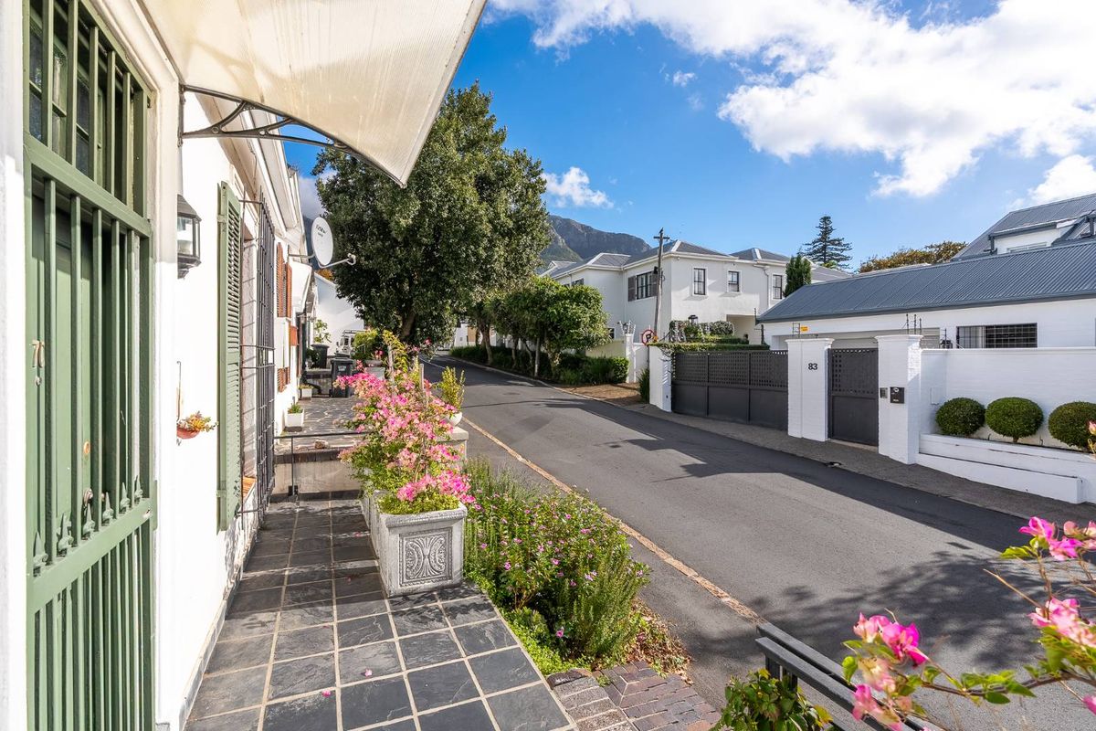 Charming 2-Bedroom Semi-Detached Home in Newlands Village. - Photo 3