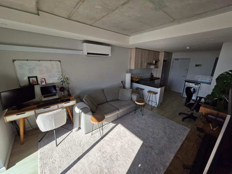 One Bed with Sea Views in Woodstock Quarter - Photo 9