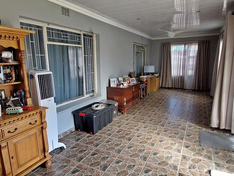Spacious 3-Bedroom Family Home with Flatlet on Spacious Stand - Photo 9