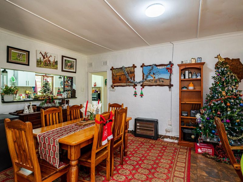 VERSATILE FAMILY LIVING WITH INCOME POTENTIAL IN A PRIME LOCATION - Photo 4