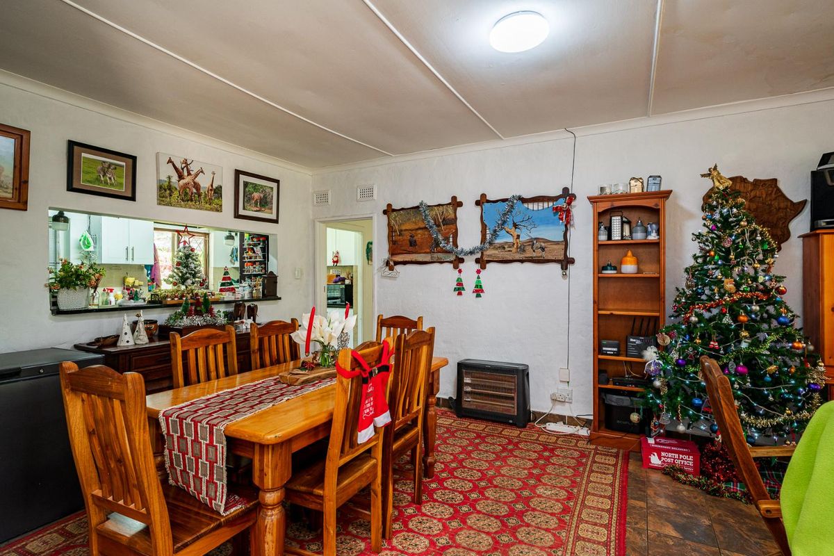 VERSATILE FAMILY LIVING WITH INCOME POTENTIAL IN A PRIME LOCATION - Photo 4