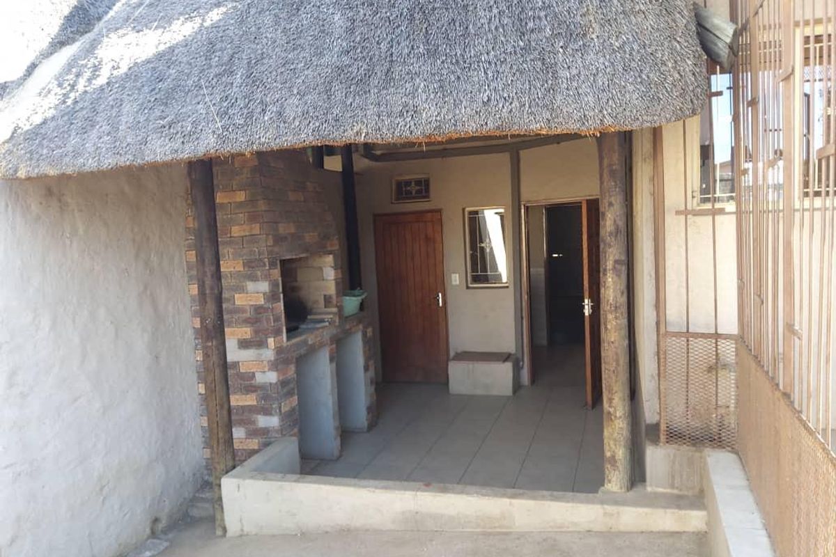🏡 **Your Dream Home Awaits in Okahandja Extension 4!** 🏡 - Photo 2