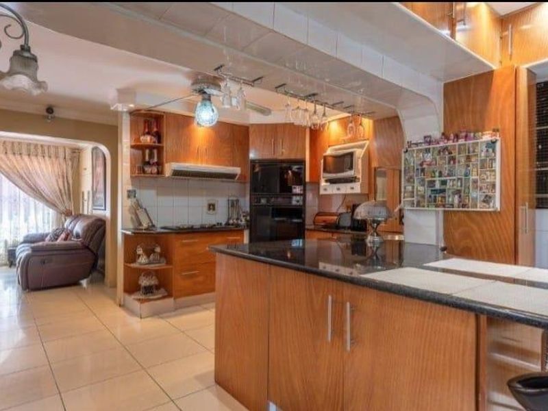 4 Bedroom House for Sale in Winchester Hills Johannesburg South - Photo 9