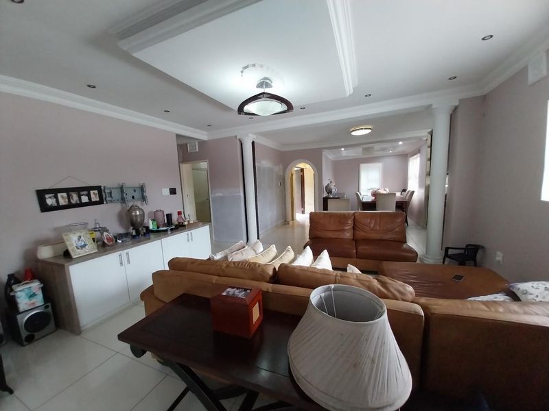 4 Bedroom Home - Photo 9