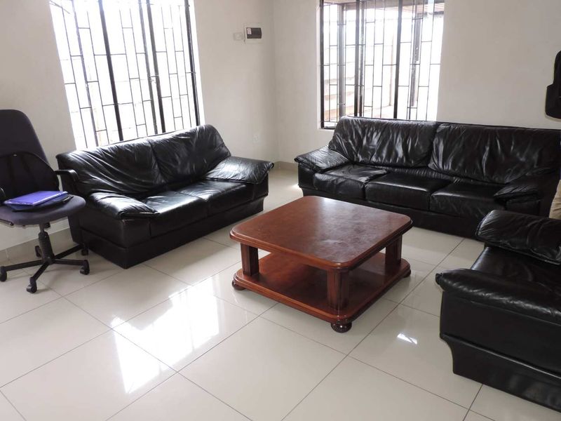 Immaculate home in Leopards Rest, Albertsdal - Photo 3