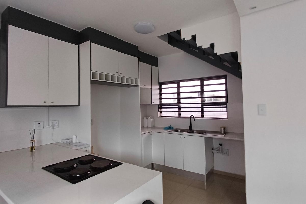 To Let - Photo 2