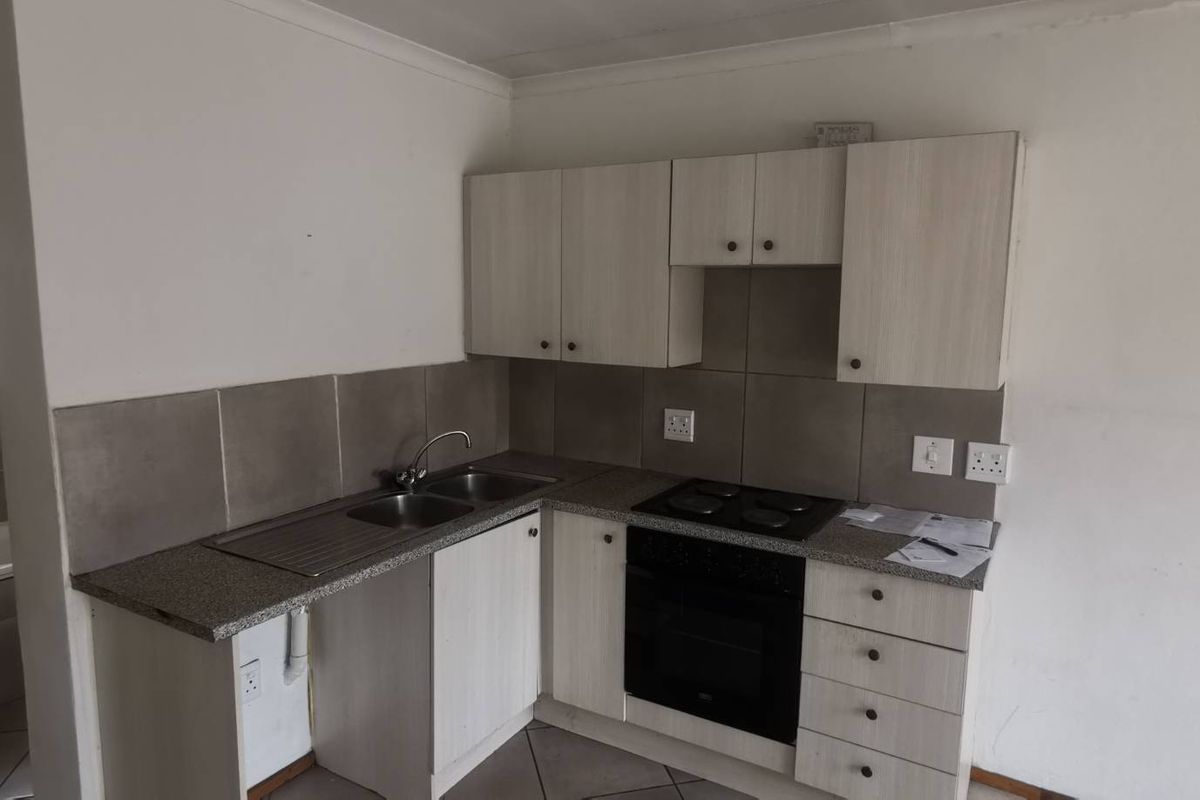 Spacious & Bright: Perfect 2-Bedroom Living - Photo 3