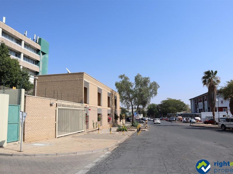 When business meets the perfect location. Seldom in the market. Excellent location and visibility. - Photo 8