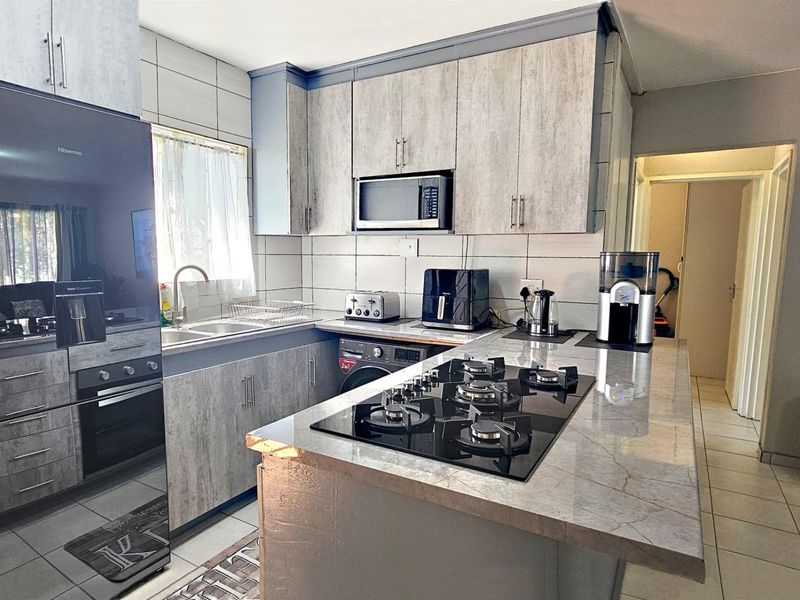 ABSOLUTELY STUNNING Newly renovated Apartment in Radiokop - Photo 8