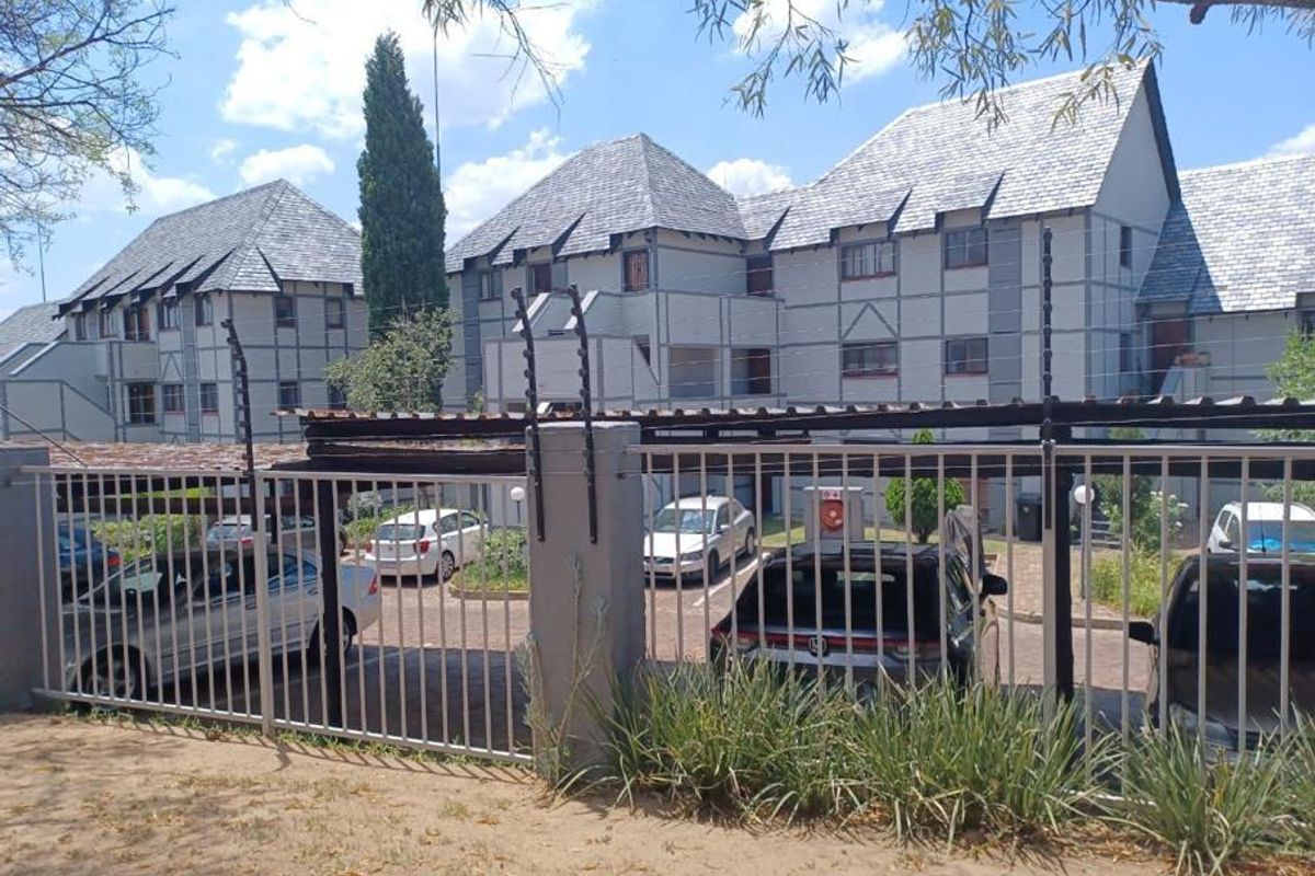 2 Bedroom House in Sunninghill - Photo 3