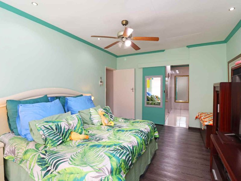 Exceptional Sectional Title Unit with Loft Entertainment, Lapa & Private Layout - Photo 5