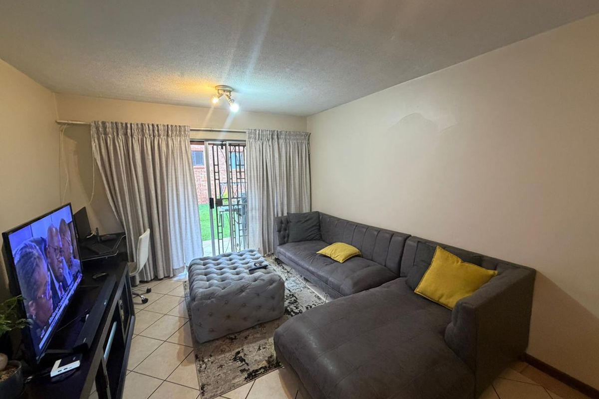 Lovely 2 bedroom ground unit in Mooikloof Ridge for Sale - Photo 3