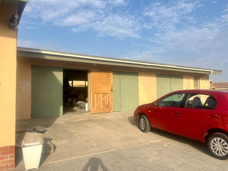 1000Sq erf with a classic home for sale! - Photo 2