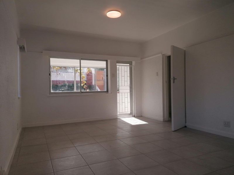 SUNNY GROUND FLOOR APARTMENT - Photo 6