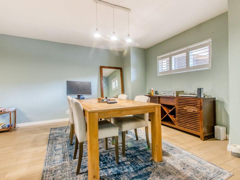 Unfurnished spacious garden unit in secure complex - Photo 4