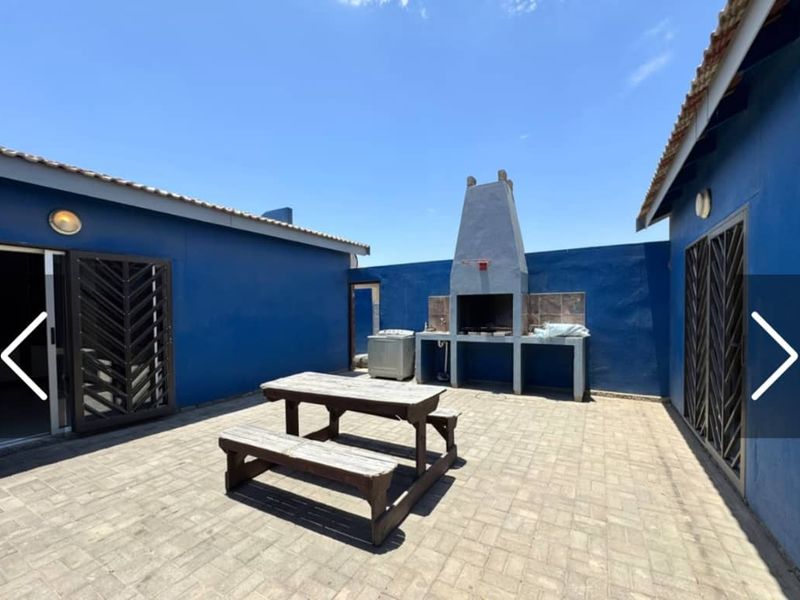 Comfortable Spacious Home - Photo 7