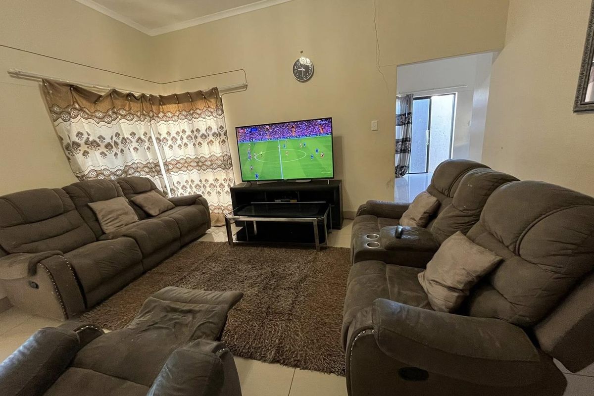 Modern Three bedroom home for sale in Khomasdal - Photo 3