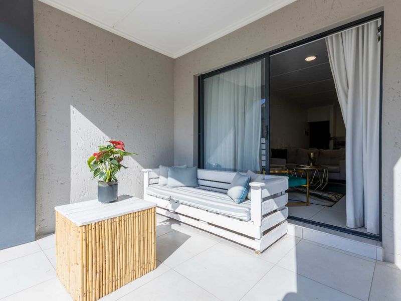 A MODERN 2 BEDROOM, 2 BATH GROUND FLOOR APARTMENT - SOUNDS LIKE A FANTASTIC FIND! - Photo 10