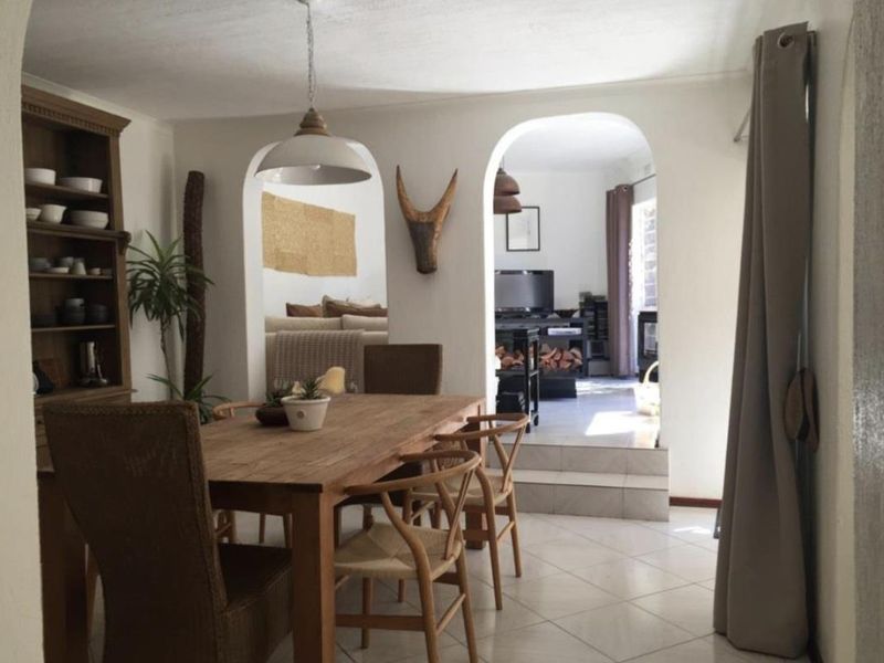A BEAUTIFUL THREE BEDROOM TOWNHOUSE - Photo 3