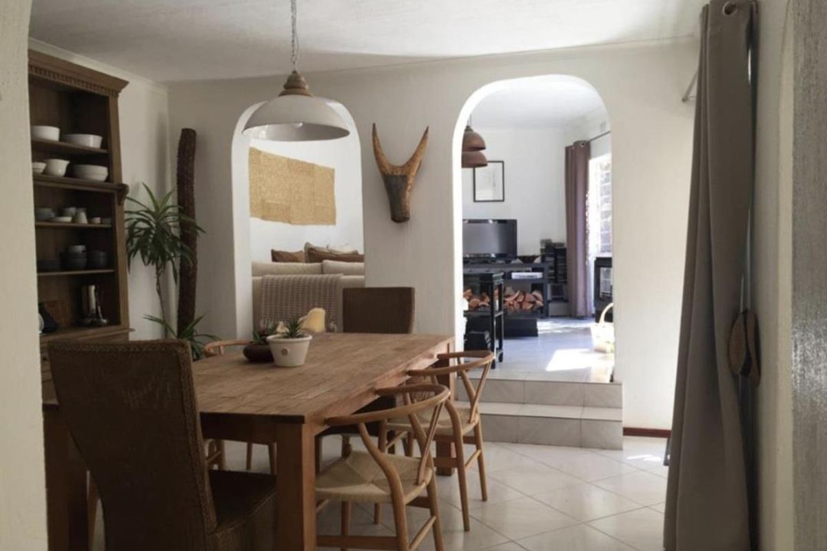 A BEAUTIFUL THREE BEDROOM TOWNHOUSE - Photo 3