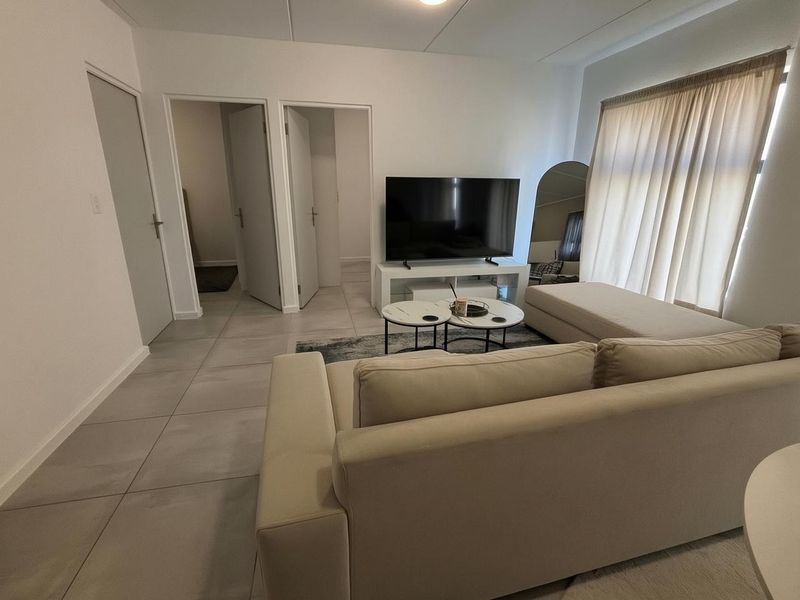 Investor Opportunity | Modern 2-Bedroom Apartment in Rivergate - Tenanted & Income Generating - Photo 3