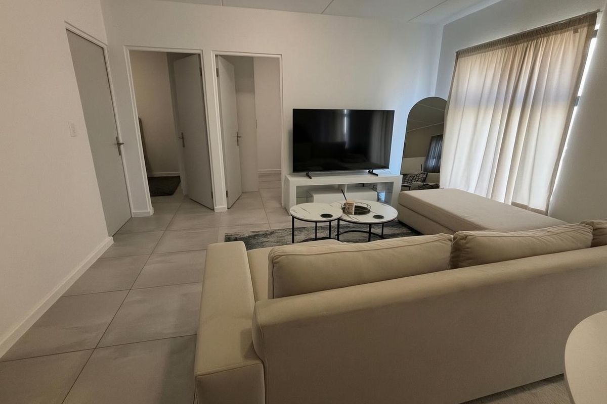 Investor Opportunity | Modern 2-Bedroom Apartment in Rivergate - Tenanted & Income Generating - Photo 3