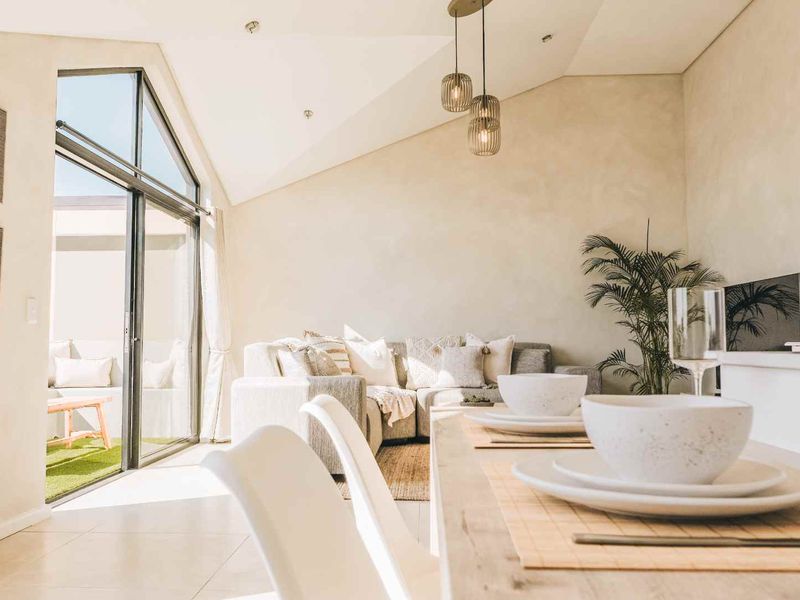 Invest in Swakopmund: Fully Furnished 2-Bed Apartment with High ROI - Photo 4