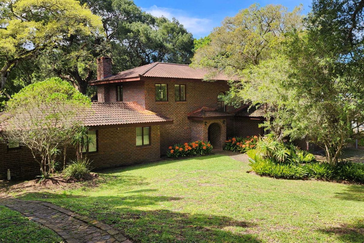 Don't judge the book by it's cover! - Photo 2