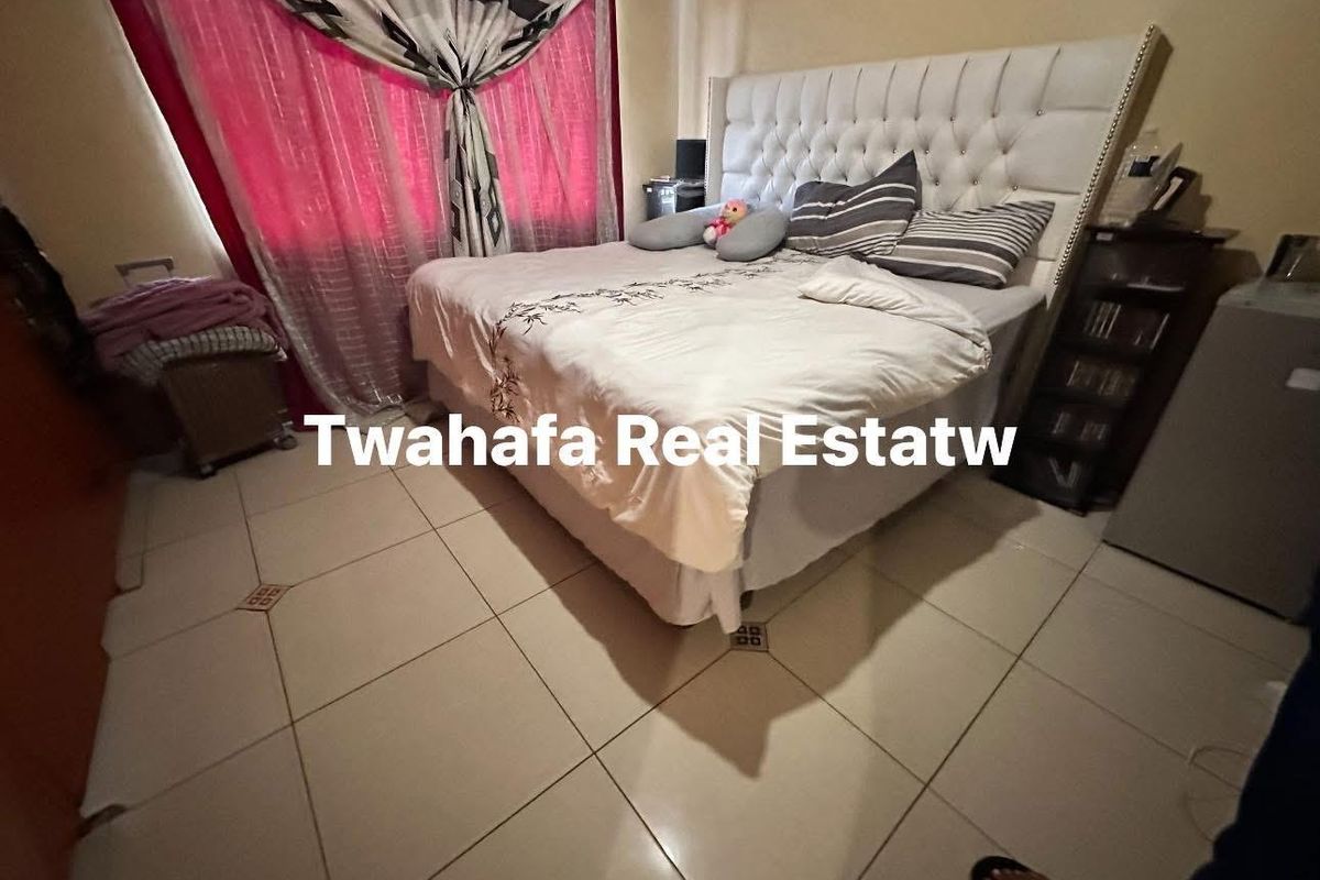 Spacious home with lots of potential - Photo 3