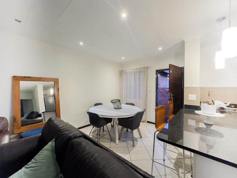 2 Bedroom Simplex with a Private Garden - Photo 6