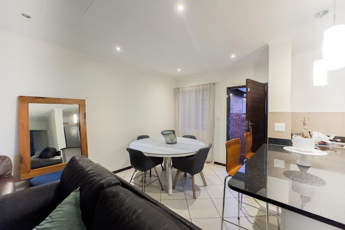2 Bedroom Simplex with a Private Garden - Photo 2