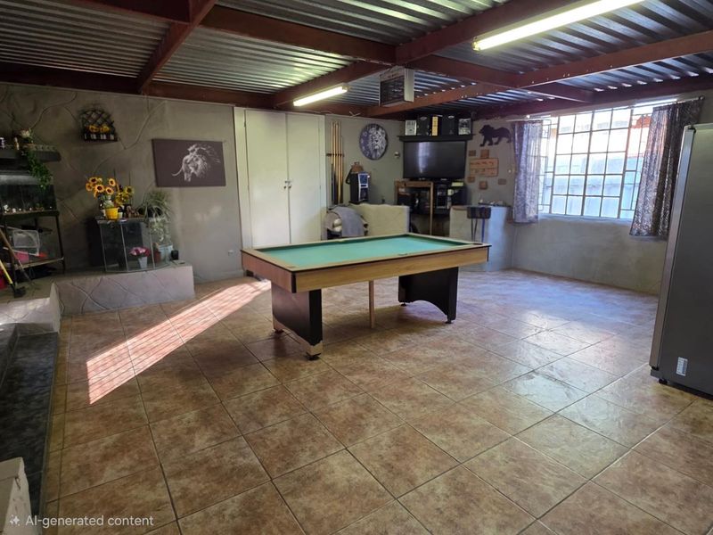 Spacious 3 Bedroom house with 1 bedroom Flatlet in Noordhoek - Photo 10