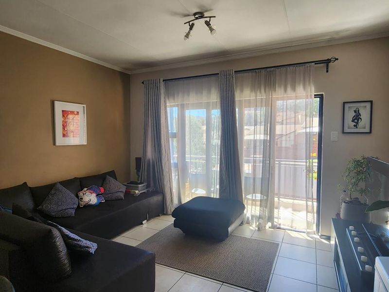 Charming North-Facing 2-Bedroom Unit in Modern Complex - Photo 4