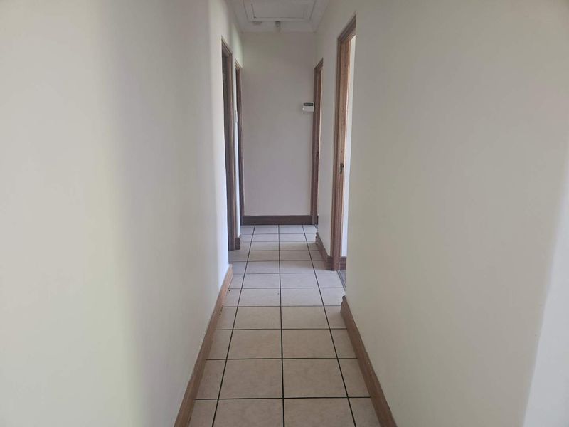 Townhouse in secure complex - Photo 10