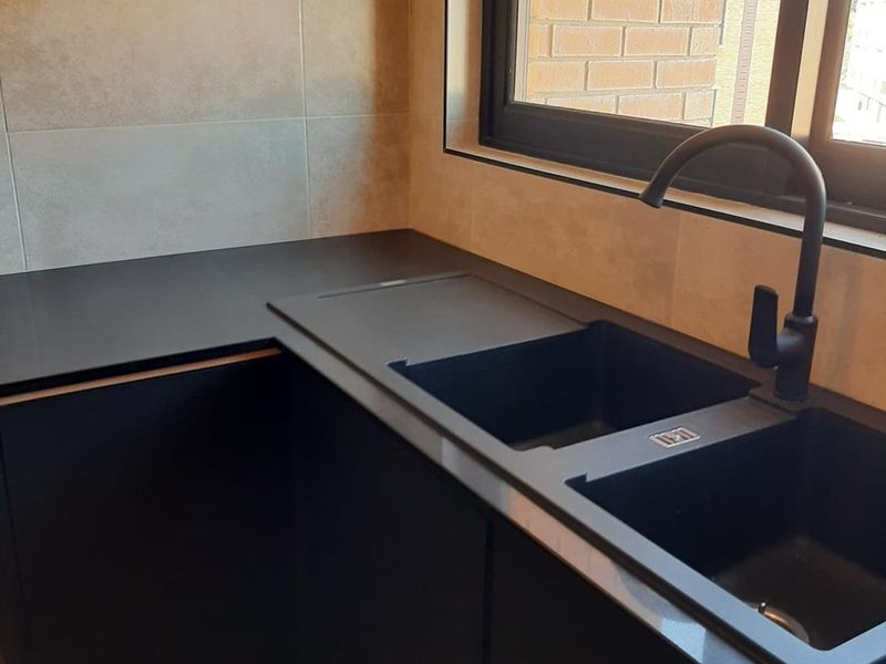 Stunning Upmarket Apartment - Photo 2