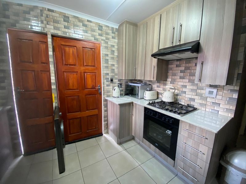 3 Bedroom House for Sale - Photo 3