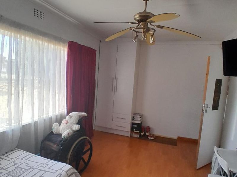 Spacious 4 Bedroom family home - Photo 8