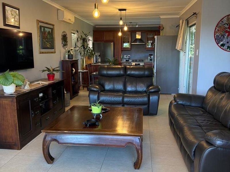 LOVELY HOME FOR SALE IN SUNNINGDALE UMHLANGA - Photo 8