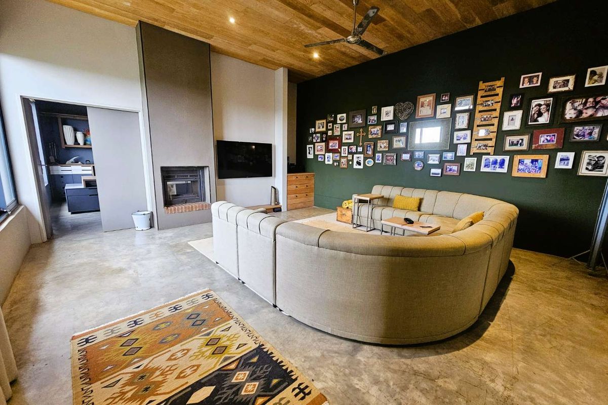 Pierneef Ridge – Modern Masterpiece with Stunning View Over the Moot - Photo 4