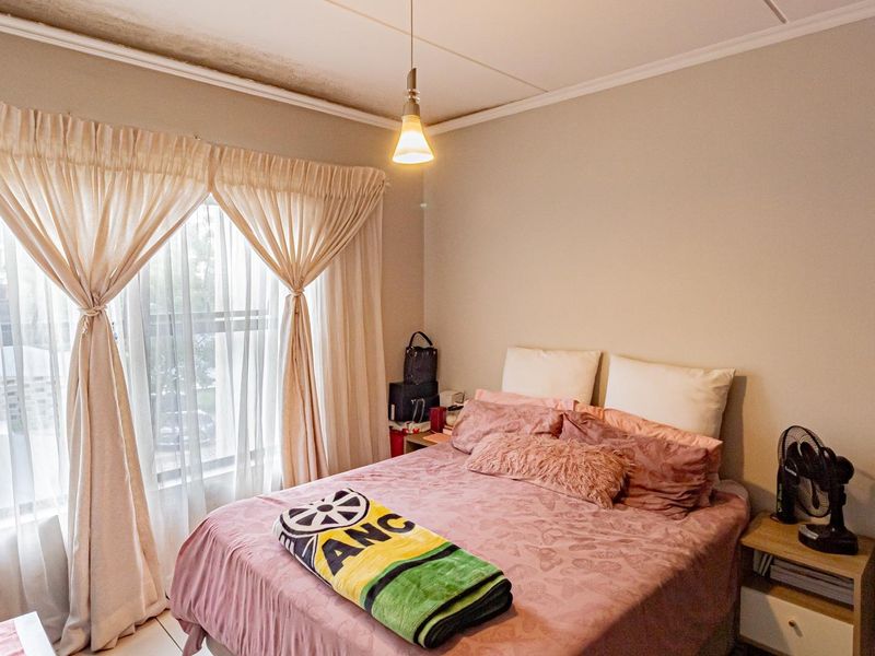 Spacious 3Bed, 2Bath for sale in Kylami - Photo 8