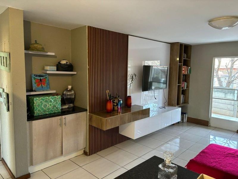 Ground-Floor Comfort and Style in Sought-After Saxonhof - Photo 4