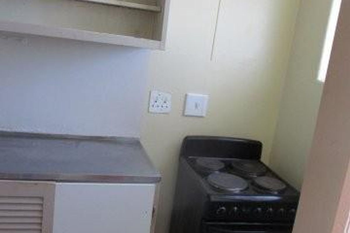 A BACHELOR FLAT TO RENT IN SUNNYSIDE - Photo 4
