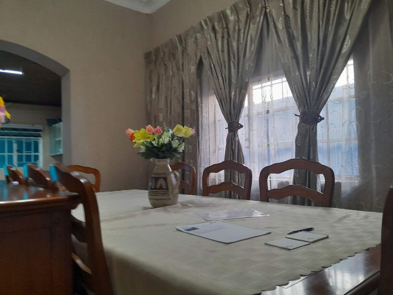 3 Bedroom Home in Regents Park - Photo 4