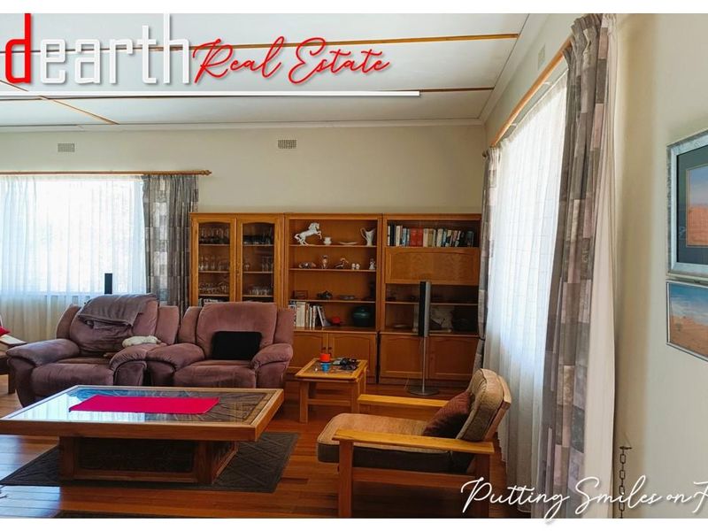 “Versatile Style With Vintage Appeal” - Photo 8