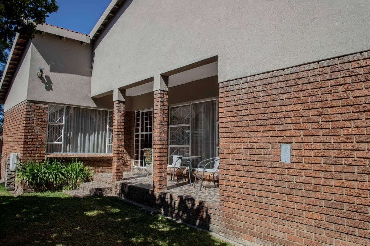 Beautifully Renovated 4-Bedroom Family Home – Modern Comfort & Style - Photo 3