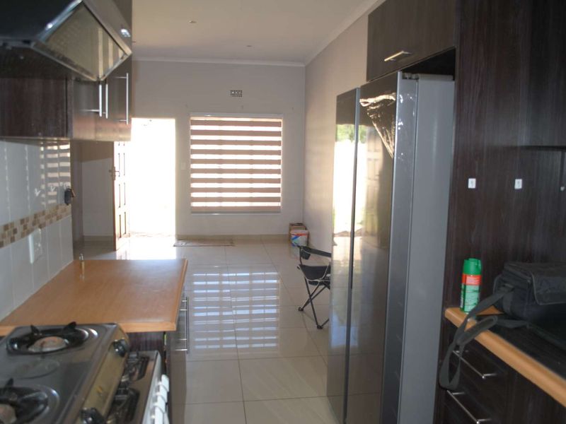 Townhouse Lovely ground level unit 2 Bedrooms - Photo 8
